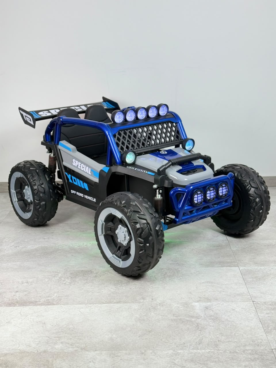 Carro Eléctrico Infantil Campero WILLY 12V con 4 Motores, Bluetooth y Asiento en Cuero - Imagen 2