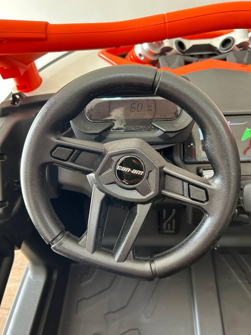 Carro Eléctrico Infantil Can-Am Maverick 4x4 24V Licenciado con 5 Motores y Pantalla Multimedia - Imagen 2