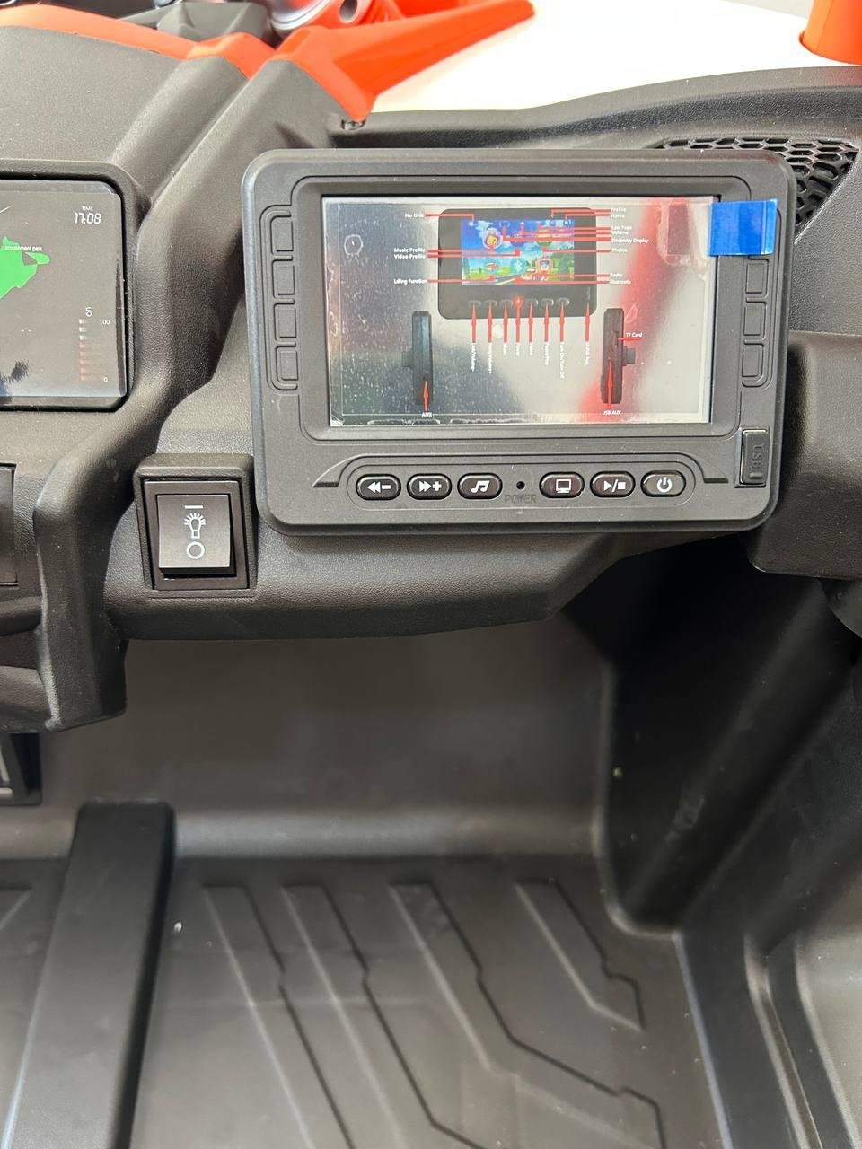 Carro Eléctrico Infantil Can-Am Maverick 4x4 24V Licenciado con 5 Motores y Pantalla Multimedia - Imagen 4