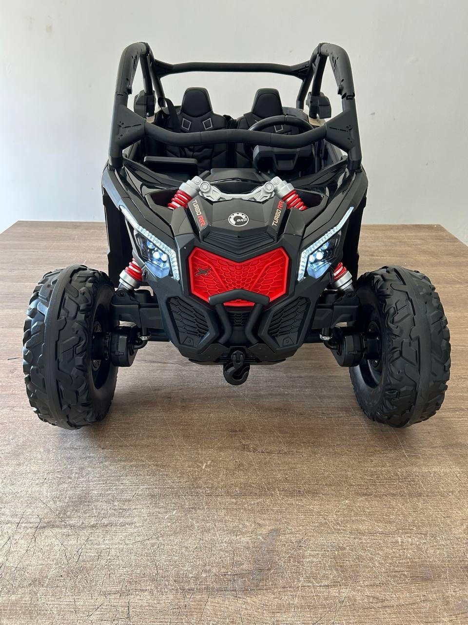 Carro Eléctrico Infantil Can-Am Maverick 4x4 24V Licenciado con 5 Motores y Pantalla Multimedia - Imagen 3
