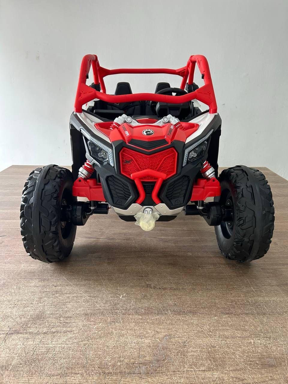 Carro Eléctrico Infantil Can-Am Maverick 4x4 24V Licenciado con 5 Motores y Pantalla Multimedia - Imagen 4