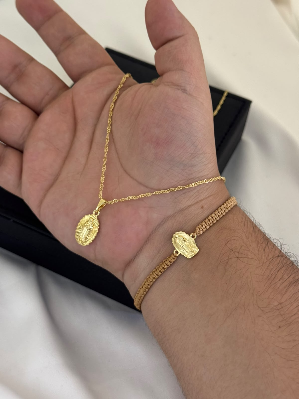 Cadena Singapur 45 cm + Dije Virgen de Guadalupe + Pulsera Oro Laminado 18K - Imagen 3